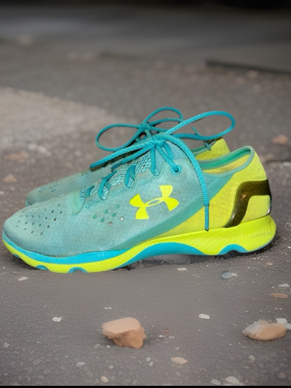 Under Armour SpeedForm Apollo running shoes, Women’s size 9